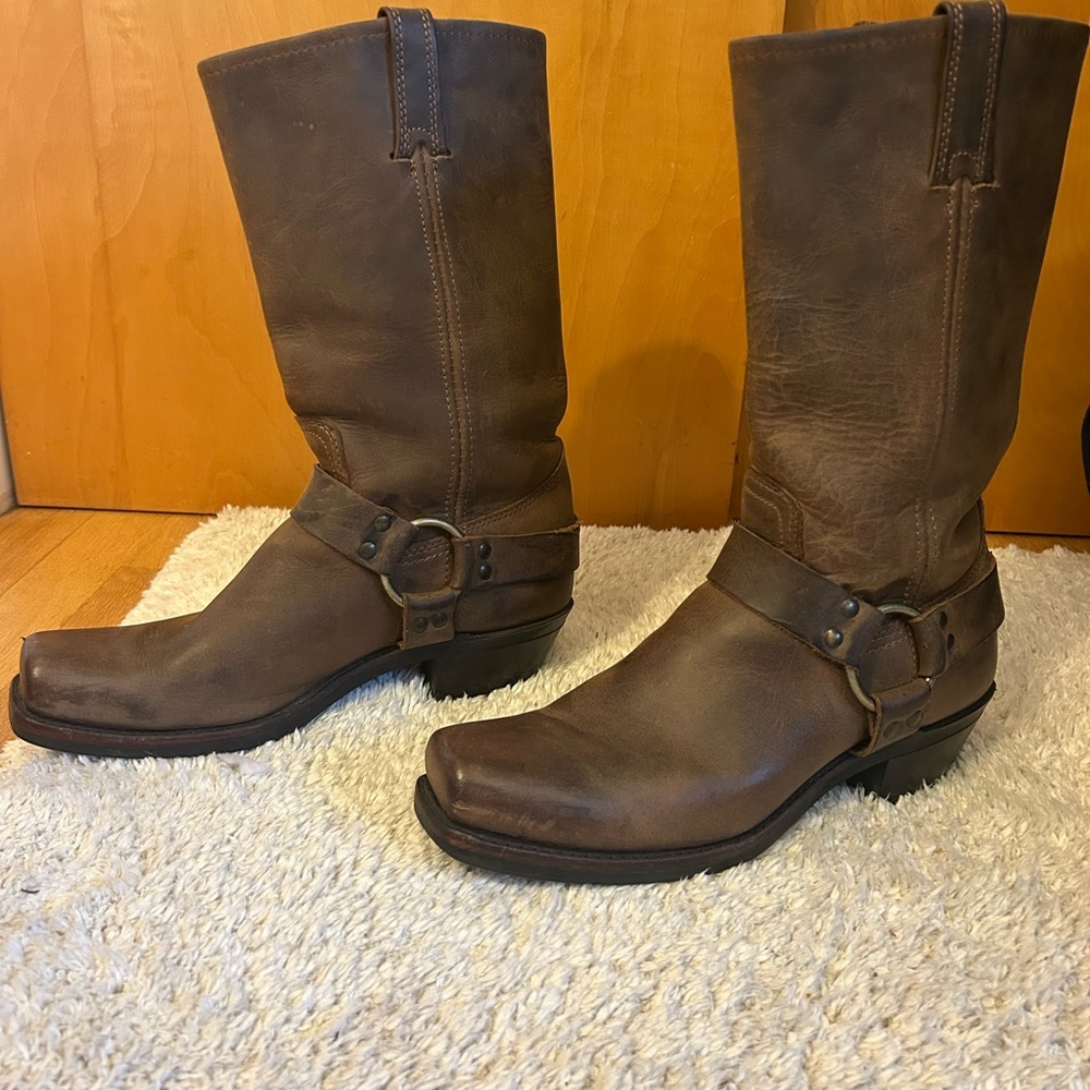Frye Women’s boots sz 10 brown classic boots